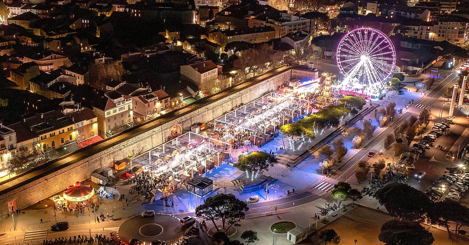 La vieille ville illuminée ou le marché de Noël d’Antibes
