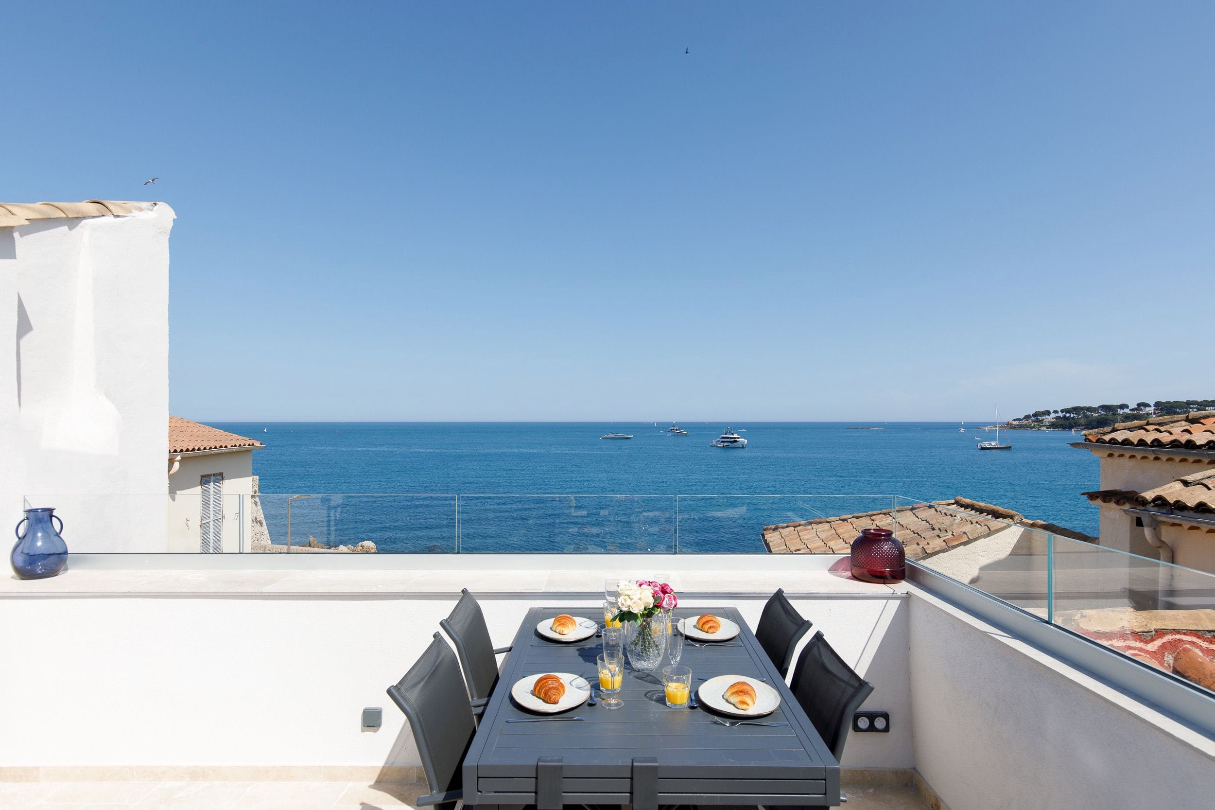Maison Regina — Vieil Antibes · Sea view